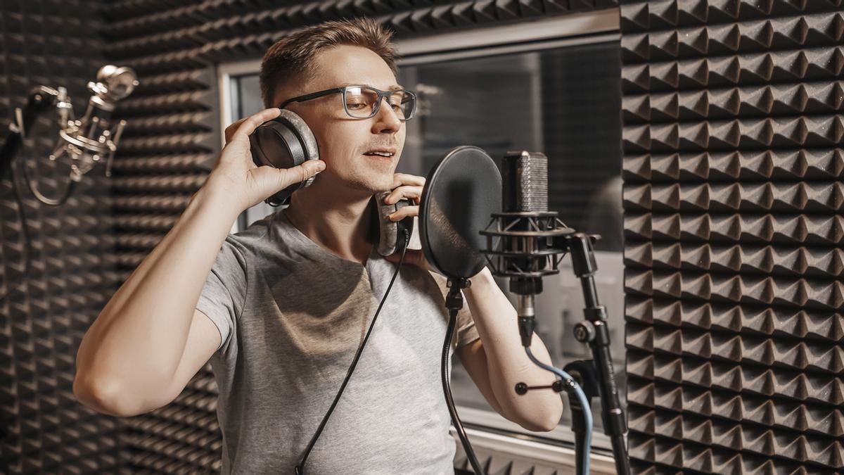 Grabación-de-voz-para-comerciales-en-estudio-profesional